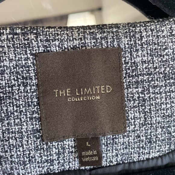 Elegant Black and Gray Tweed Jacket - Picture 2 of 4